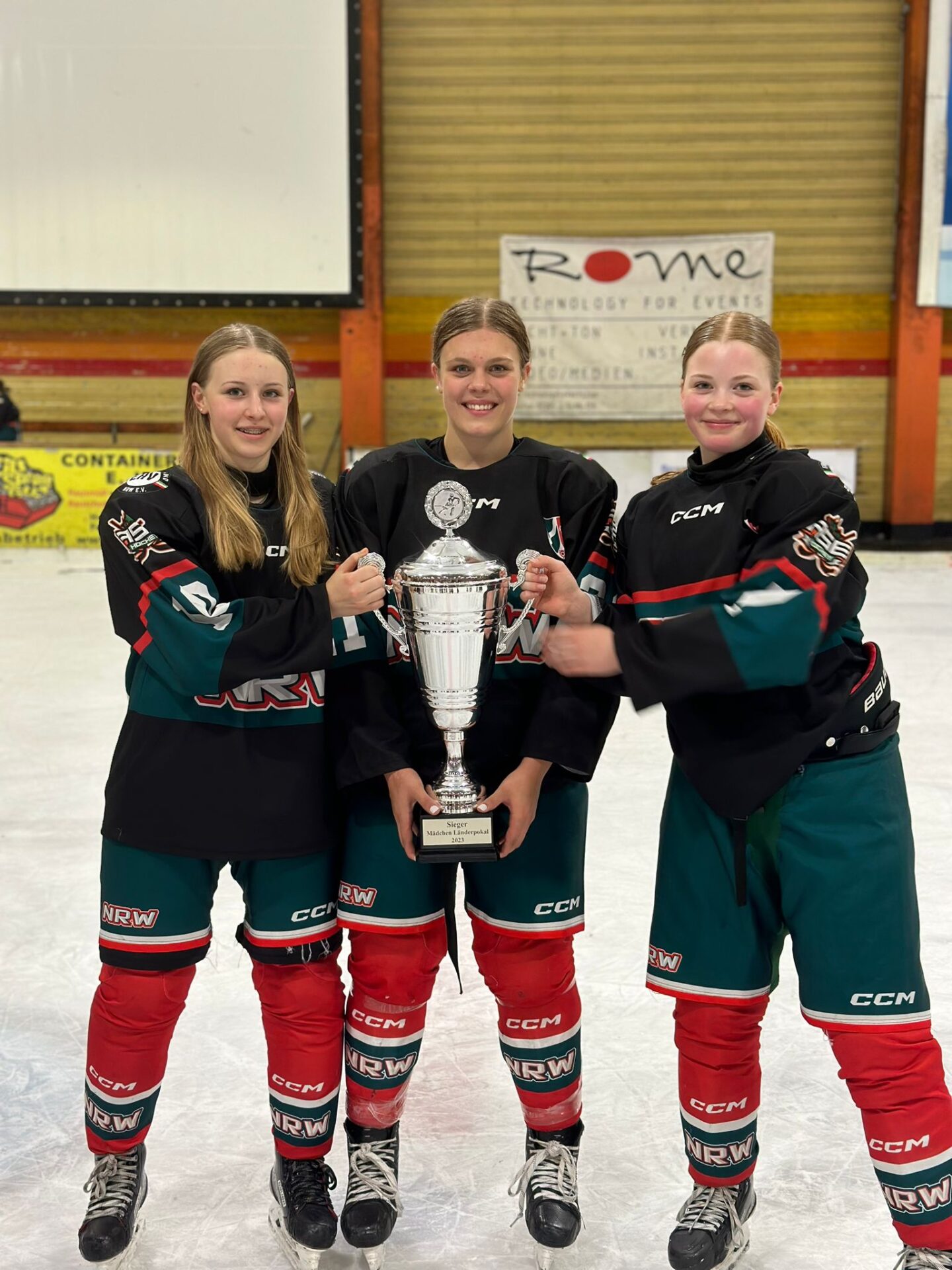 Read more about the article Gleich drei Solinger Spielerinnen beim DEB-Länderpokal erfolgreich!